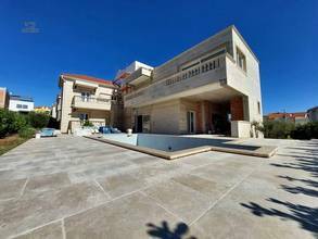 Thumbnail von Imposante Villa mit Panorama-Meerblick und Swimmingpool
