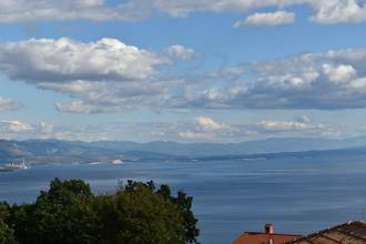 Villa in Panorama-Lage mit zwei Appartements, Bregi, Region Opatija