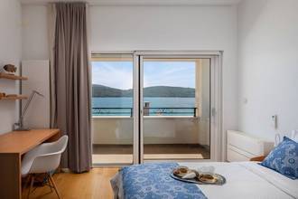 Thumbnail von Exceptional luxury villa in the first row to the sea