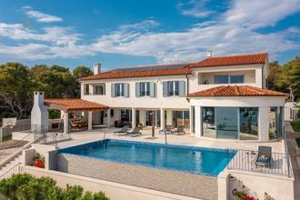 Thumbnail von Exceptional luxury villa in the first row to the sea