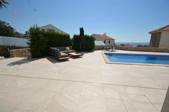 Thumbnail von Moderne Villa mit Swimmingpool und Meerblick