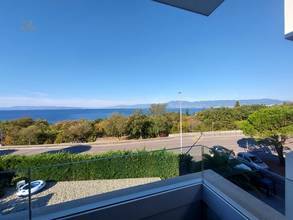 Thumbnail von Moderne Luxusvilla mit Pool und Meerblick