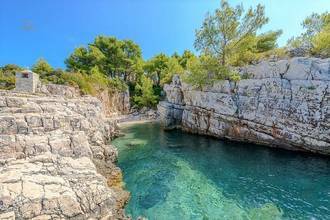 Besonderes Anwesen direkt am Meer auf ruhiger Insel, Region Trogir
