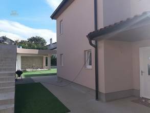 Thumbnail von Neues Haus mit Swimmingpool und Meerblick