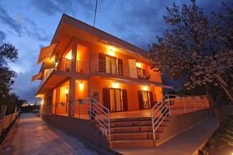 Thumbnail von Apartment building with 7 units