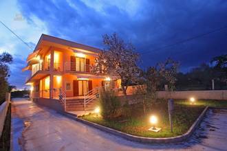 Thumbnail von Apartment building with 7 units