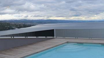 Modernes Penthouse mit privater Dachterrasse und Swimmingpool