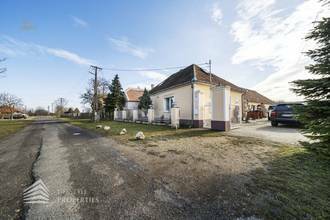 Thumbnail von Geräumiges Einfamilienhaus mit großen Garten