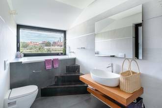 Thumbnail von Moderne Luxusvilla mit Swimmingpool und Meerblick, Region Porec