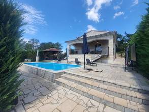 Thumbnail von Attractive family house with swimming pool