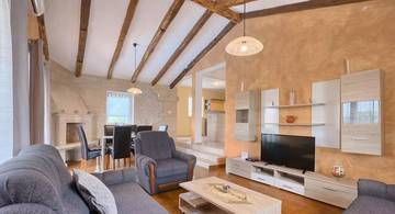 Thumbnail von Attractive family house with swimming pool