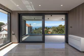 Thumbnail von Modernes Luxus-Penthouse mit Pool und Meerblick