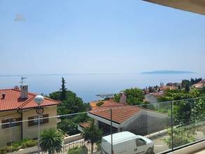 Modern eingerichtetes Appartement mit traumhaftem Panorama-Meerblick