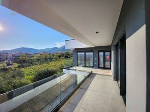 Thumbnail von Modern villa with infinity pool and sea view