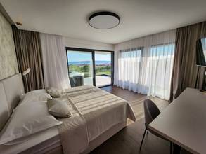 Thumbnail von Modern villa with infinity pool and sea view