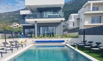 Thumbnail von Modern villa with infinity pool and sea view
