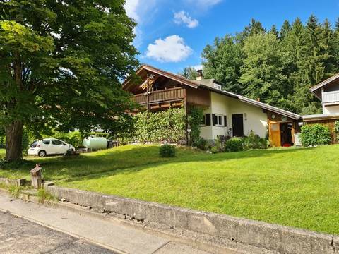 Ruhiges Haus in Waldrandlage – auch zum Neubau für z.B. zwei Einfamilienhäuser in Stephanskirchen