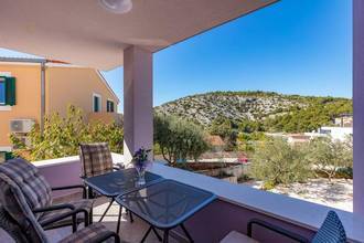 Thumbnail von Apartment villa in an attractive location near the sea, Rogoznica region