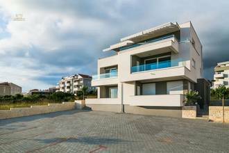 Modernes Penthouse mit schönem Meerblick
