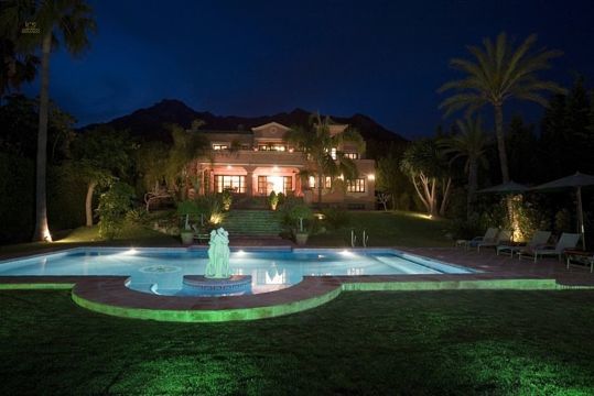 Luxus-Villa in Sierra Blanca R2070654 