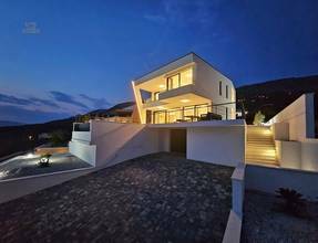 Thumbnail von Region Split: Villa mit Infinity-Pool und Blick auf das Meer