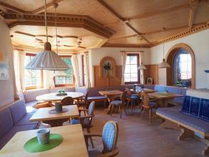Thumbnail von Romantic hotel in the mountains with expansion and development potential