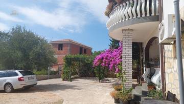Thumbnail von Multi-family house with a view of the sea and the mountains