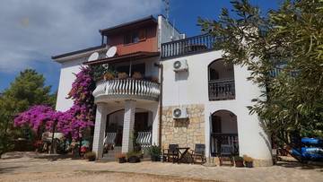 Thumbnail von Multi-family house with a view of the sea and the mountains