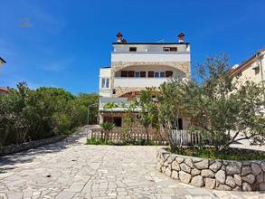 Thumbnail von Apartment building with 9 units, Krk region