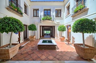 Thumbnail von Luxus-Villa in Sierra Blanca R2185658