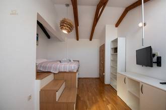 Thumbnail von Great villa with 2 residential units and pool