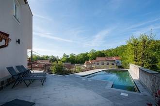 Thumbnail von Great villa with 2 residential units and pool