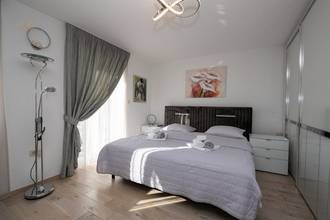 Thumbnail von Great villa with 2 residential units and pool