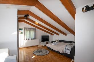 Thumbnail von Great villa with 2 residential units and pool