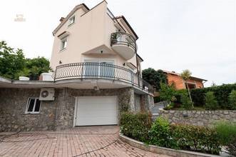 Tolle Villa mit 2 Wohneinheiten und Pool