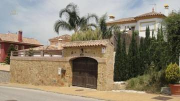 villa for sale in - Las Chapas 