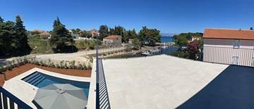 Thumbnail von Modern villa with swimming pool near the sea