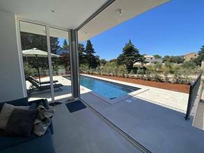 Thumbnail von Modern villa with swimming pool near the sea