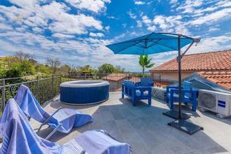 Renoviertes Steinhaus mit Whirlpool auf der Dachterrasse, Krk