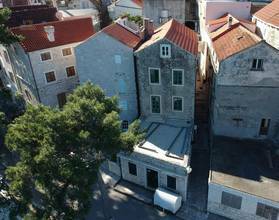 Thumbnail von Einmalige Gelegenheit: Stadthaus direkt am Meer im Zentrum des historischen Stadtkerns von Korcula