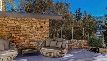 Thumbnail von Modern luxury villa directly on the sea