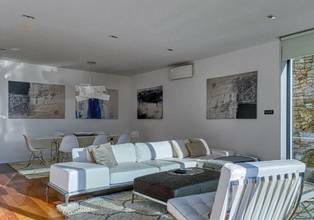 Thumbnail von Modern luxury villa directly on the sea