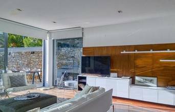 Thumbnail von Modern luxury villa directly on the sea