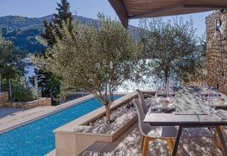 Thumbnail von Modern luxury villa directly on the sea