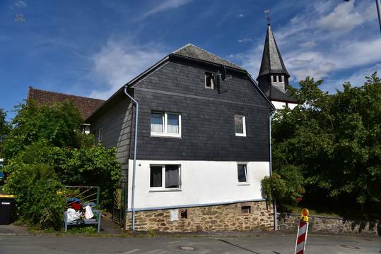 Kleines Renditeobjekt mit großer Scheune.