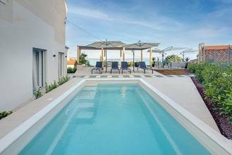 Thumbnail von Luxuriöses Appartement im Erdgeschoss mit Garten und privatem Swimmingpool