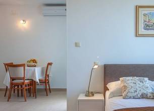 Thumbnail von House with three apartments and pool on the south coast of the island of Korcula