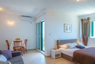 Thumbnail von House with three apartments and pool on the south coast of the island of Korcula