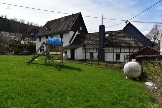Zwei-/Dreiseithof mit modernem Kombikessel (Pellet/Stückholz), großem Hof, Garten und Nebengebäuden. 6163