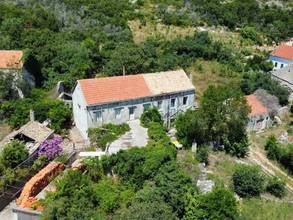 Thumbnail von Traditional semi-detached house with sea view in a quiet location